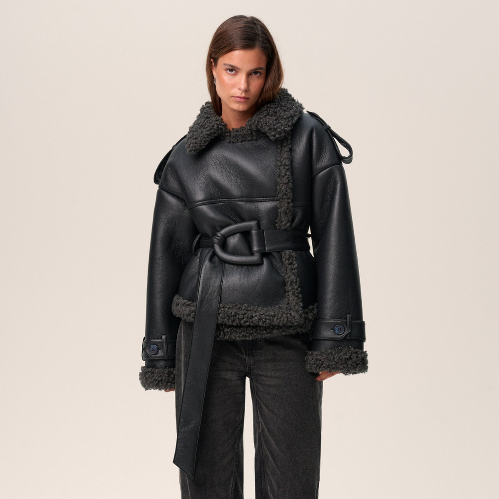 Carla™ | Elegante Chaqueta con cinturón Sherpa