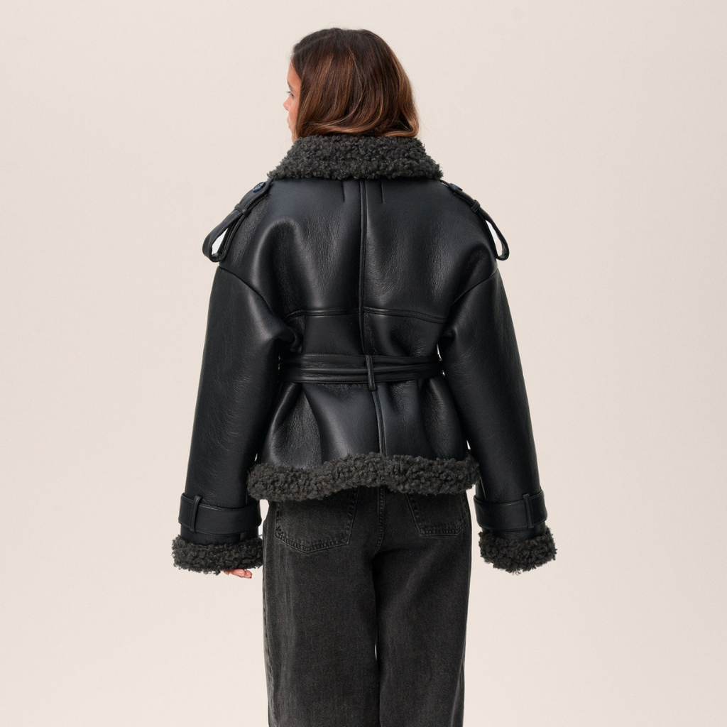 Carla™ | Elegante Chaqueta con cinturón Sherpa